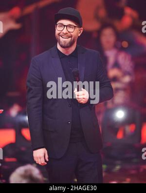 Berlino, Germania. 12th Dic 2021. Mark Forster canta alla semifinale del programma televisivo "The Voice of Germany". Credit: Annette Riedl/dpa/Alamy Live News Foto Stock