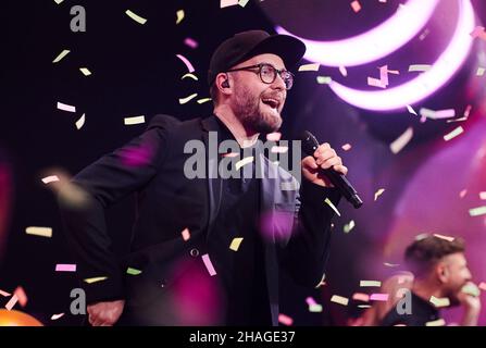 Berlino, Germania. 12th Dic 2021. Mark Forster canta alla semifinale del programma televisivo "The Voice of Germany". Credit: Annette Riedl/dpa/Alamy Live News Foto Stock