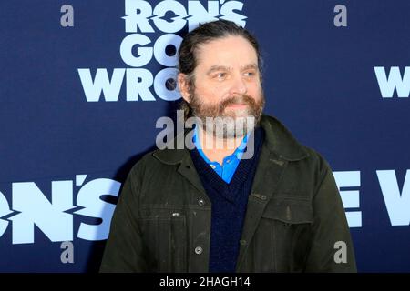 LOS ANGELES - Oct 19: Zach Galifianakis al Ron's Gone Wrong Premiere al Teatro El Capitan il 19 ottobre 2021 a Los Angeles, CA Foto Stock