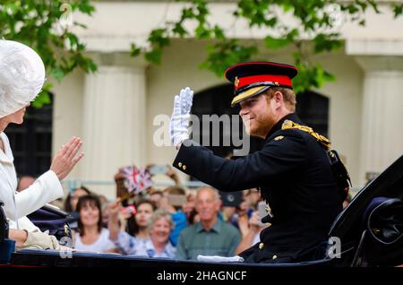 Principe Harry Wales in uniforme militare dell'esercito. Trooping del colore 2016 nel centro commerciale. Londra, Regno Unito. Latterly Duca di Sussex, in uniforme di vestito dell'esercito Foto Stock