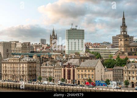 Skyline di Newcastle upon Tyne al tramonto, Inghilterra, Regno Unito Foto Stock