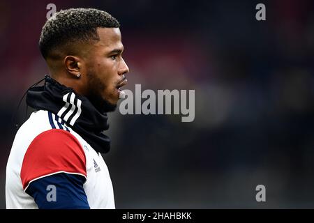 Milano, Italia. 12 dicembre 2021. Keita di Cagliari Calcio guarda in fase di riscaldamento prima della Serie Una partita di calcio tra FC Internazionale e Cagliari Calcio. Credit: Nicolò campo/Alamy Live News Foto Stock