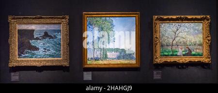 Tre dipinti dell'artista impressionista Claude Monet (1840 - 1926) in mostra al Fitzwilliam Museum di Cambridge, Regno Unito. Foto Stock