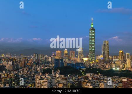 Vista panoramica della città di Taipei di taiwan di notte Foto Stock