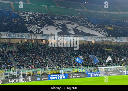 Milano, Italia. 12th Dic 2021. Gli appassionati di calcio dell'Inter hanno visto sugli stand durante la serie Una partita tra Inter e Cagliari a Giuseppe Meazza a Milano. (Photo Credit: Gonzales Photo/Alamy Live News Foto Stock