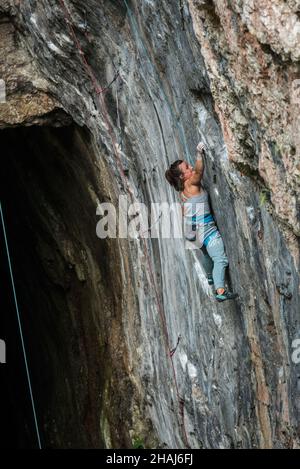 Arrampicata su roccia presso la Gola del Diavolo Foto Stock