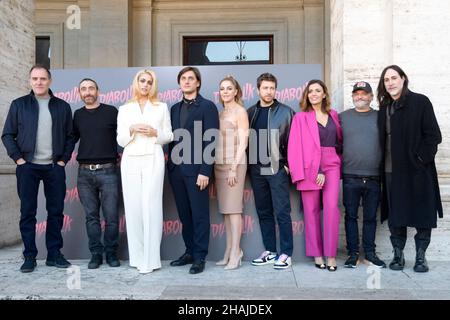 Roma, Italia. 13th Dic 2021. Cast partecipa alla fotocall del film Diabolik allo Space Cinema moderno. Credit: SOPA Images Limited/Alamy Live News Foto Stock