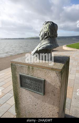 Helensburgh, Argyll, Scozia. Il busto dell'inventore del telesono John Logie Baird che è nato il 13 agosto 1888 nella città Foto Stock