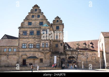 L'antica Alte Hofhaltung medievale vicino alla cattedrale di Bamberga, in Germania Foto Stock