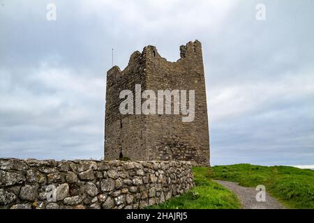 Castello di Rossle al molo di Easky nella contea di Sligo - Repubblica d'Irlanda Foto Stock