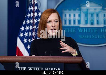 Washington, Stati Uniti. 13th Dic 2021. Il segretario della Casa Bianca Jen Psaki parla a un briefing stampa nella Sala Stampa della Casa Bianca. Credit: SOPA Images Limited/Alamy Live News Foto Stock