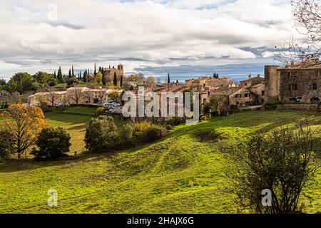 Tourtour, Francia. Tourtour è stato incluso nella lista dei più bei villaggi in Francia dall'associazione Les Plus Beaux Villages de France Foto Stock