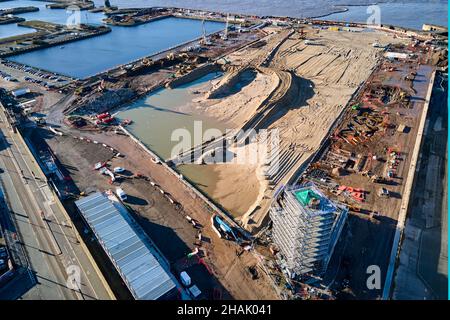 Liverpool, Merseyside, Regno Unito - Dic, 02 2021. Una vista aerea generale del molo di Bramley-Moore durante la costruzione di un nuovo stadio di calcio per l'Everton Foot Foto Stock