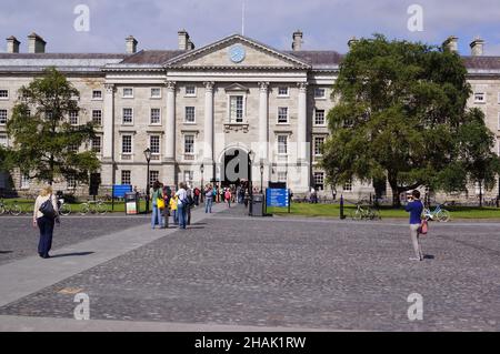 Dublino, Irlanda: Trinity College, la facciata del Dipartimento di Economia Foto Stock