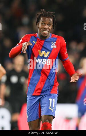 Londra, Regno Unito. 13th Dic 2021. Wilfried Zaha di Crystal Palace in azione durante la partita della Premier League tra Crystal Palace ed Everton a Selhurst Park, Londra, Inghilterra, il 12 dicembre 2021. Foto di Ken Sparks. Solo per uso editoriale, licenza richiesta per uso commerciale. Nessun utilizzo nelle scommesse, nei giochi o nelle pubblicazioni di un singolo club/campionato/giocatore. Credit: UK Sports Pics Ltd/Alamy Live News Foto Stock