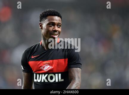 VARSAVIA, POLONIA - 09 DICEMBRE 2021: Gruppo UEFA Europa League gioco di scena Legia Warszawa - FC Spartak Moscov, Quincy Promes (FC Spartak Moskva) Foto Stock