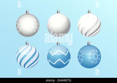 Palline blu e bianche di Natale su sfondo azzurro. Icone di Natale realistiche - insieme di sei icone Illustrazione Vettoriale