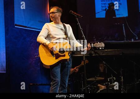 Cantante, Michael Johnston, di Smalltown Poets durante il Concerto di Natale di Smalltown Poets ad Atlanta, Georgia. (USA) Foto Stock