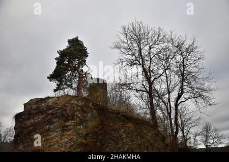 Rabštejn nad è la città più piccola dell'Europa centrale, in Czechia con ponte gotico, Loreta, case in legno e borghi, un museo, Střelou Château. Foto Stock
