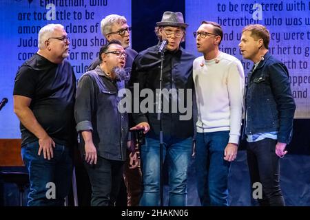 I Poeti di Smalltown, con ospite speciale, suonano una cappella durante il loro concerto di Natale ad Atlanta a Snellville, Georgia. (USA) Foto Stock