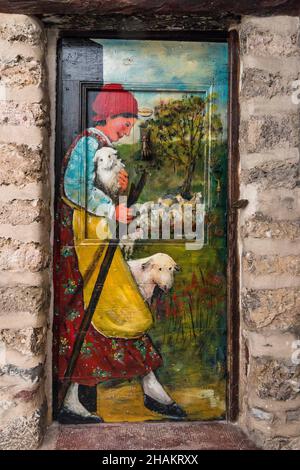 ALPES MARINTIMES (06), PARCO NAZIONALE DEL MERCANTOUR, VALLE TINEE, ROUBION, PORTE DIPINTE DALL'ARTISTA ITALIANO IMELDA BASSANELLO Foto Stock