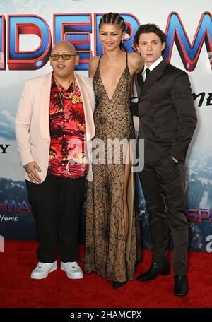 Los Angeles, Stati Uniti. 13th Dic 2021. LOS ANGELES, STATI UNITI. 13 dicembre 2021: Jacob Batalon, Zendaya & Tom Holland alla prima di 'Spider-Man: No Way Home' al Regency Village Theatre di Westwood. Picture Credit: Paul Smith/Alamy Live News Foto Stock