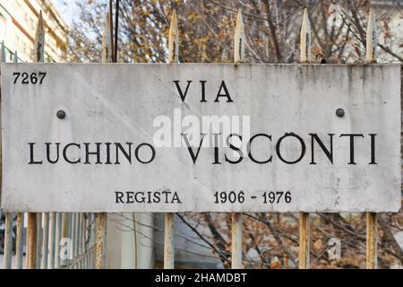 Via Luchino Vispconti a Milano, Lombardia, Italia Foto Stock