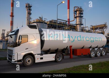 Autocarro Volvo con autocisterna che trasporta idrogeno liquido Foto Stock