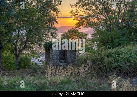 Rovine dell'antico forte austro-ungarico Vrmac, Kotor, Montenegro., Montenegro. Foto Stock