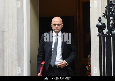 Londra, Regno Unito. 14th Dic 2021. Sajid Javid Segretario di Stato per la Salute e l'assistenza sociale lascia No10 Downing Street Credit: MARTIN DALTON/Alamy Live News Foto Stock