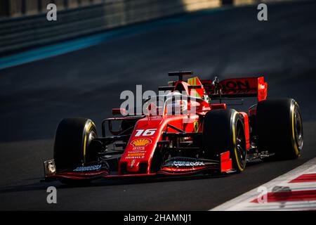 16 LECLERC Charles (mco), Scuderia Ferrari, in azione durante i test post-stagione 2021 dal 14 al 15 dicembre 2021 sul circuito Yas Marina, a Yas Island, Abu Dhabi - Foto: Antonin Vincent/DPPI/LiveMedia Foto Stock