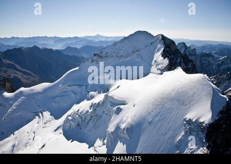 Dipartimento delle Alte Alpi (Alpi francesi Settentrionali), Vallouise-Pelvoux: Vista aerea della montagna “barre des Ecrins”. Foto Stock