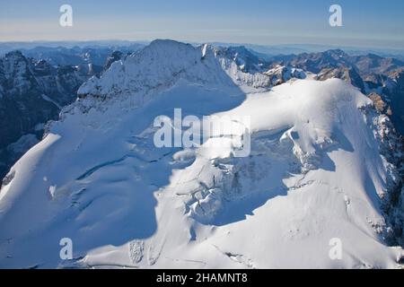 Dipartimento delle Alte Alpi (Alpi francesi Settentrionali), Vallouise-Pelvoux: Vista aerea della montagna “barre des Ecrins”. Foto Stock