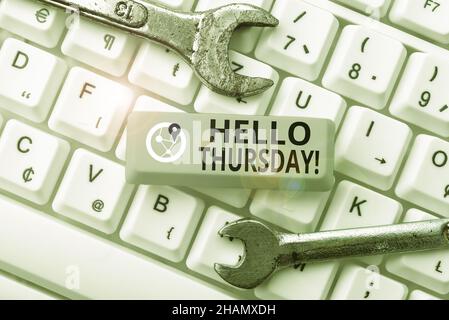 Cartello con la scritta Hello Thursday. Concetto che significa un messaggio positivo come il Venerdì s è araldo passa digitando Program Functional Descriptions Foto Stock