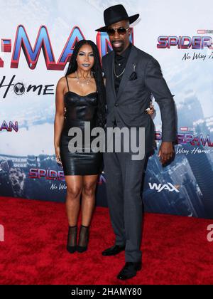 Westwood, Stati Uniti. 13th Dic 2021. WESTWOOD, LOS ANGELES, CALIFORNIA, USA - 13 DICEMBRE: Il cantante Shahidah Omar e il marito/attore JB Smoove arrivano al Los Angeles Premiere of Columbia Pictures' 'Spider-Man: No Way Home' tenuto al Regency Village Theatre il 13 dicembre 2021 a Westwood, Los Angeles, California, Stati Uniti. (Foto di Xavier Collin/Image Press Agency) Credit: Image Press Agency/Alamy Live News Foto Stock