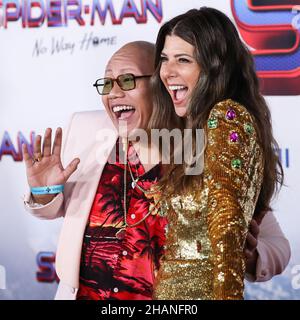 Westwood, Stati Uniti. 13th Dic 2021. WESTWOOD, LOS ANGELES, CALIFORNIA, USA - 13 DICEMBRE: L'attore Jacob Batalon e l'attrice Marisa Tomei arrivano al Los Angeles Premiere of Columbia Pictures' 'uomo-pider: No Way Home' tenuto al Regency Village Theatre il 13 dicembre 2021 a Westwood, Los Angeles, California, Stati Uniti. (Foto di Xavier Collin/Image Press Agency/Sipa USA) Credit: Sipa USA/Alamy Live News Foto Stock
