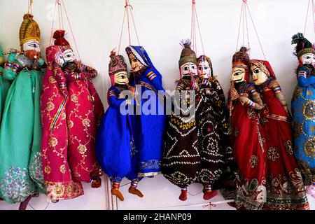 Rajasthani arte puppetta è chiamato come Kathputli, Kathputli è un teatro di burattini stringa, nativo di Rajasthan, India Foto Stock