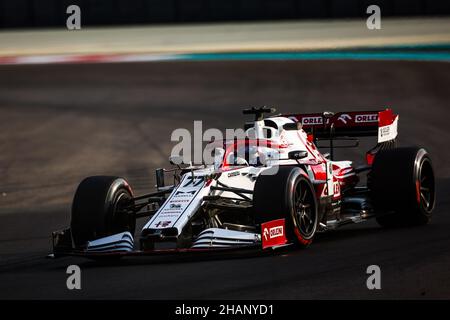 77 BOTTAS Valtteri (fin), Alfa Romeo Racing ORLEN, in azione durante i test post-stagione 2021 dal 14 al 15 dicembre 2021 sul circuito Yas Marina, a Yas Island, Abu Dhabi - Foto: Antonin Vincent/DPPI/LiveMedia Foto Stock