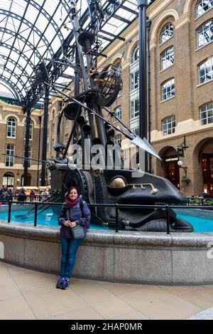 Hay's Galleria è un imponente edificio ad uso misto con un'area ufficio in stile magazzino e opportunità di vendita al dettaglio e residenziali eccezionali. Foto Stock