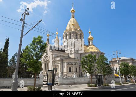 Chiesa dell'intercessione della Beata Vergine Maria in via Bolshaya Morskaya nella città di Sevastopol, Crimea, Russia Foto Stock