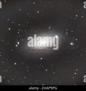 Messier 63 o M63, noto anche come NGC 5055 o la galassia dei girasoli di rado utilizzata,[6] è una galassia a spirale nella costellazione settentrionale di Canes Venatici Foto Stock