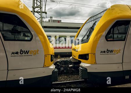 STOCCARDA, GERMANIA - 15 settembre 2019: STOCCARDA, GERMANIA - 06,2019 settembre:Stazione principale questa è una delle moderne linee ferroviarie locali, che passa attraverso Foto Stock