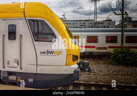 STOCCARDA, GERMANIA - 08 settembre 2019: STOCCARDA, GERMANIA - 06,2019 settembre:Stazione principale questa è una delle moderne linee ferroviarie locali Foto Stock