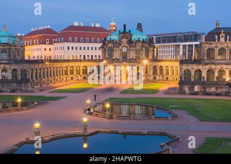 Esterno del Museo del Palazzo Zwinger, Dresda, Sassonia, Germania Foto Stock