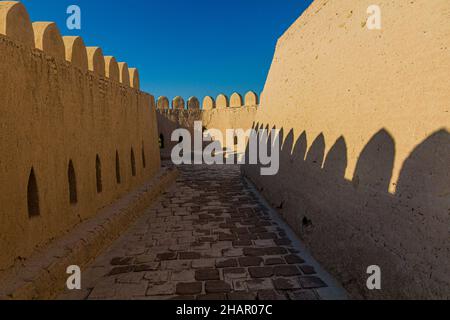 Fortificazione mura della città vecchia di Khiva, Uzbekistan. Foto Stock