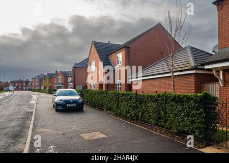 09.10.2021 St Helens, Merseyside, Regno Unito. Auto parcheggiata sul marciapiede a Moss Bank vicino al centro di St Helens. Editoriale Foto Stock