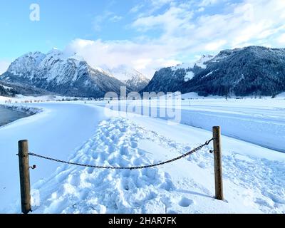 Valle Studen nel cantone Svitto, Svizzera in inverno. E' famosa per la sua stazione sciistica di fondo. Ci sono sentieri escursionistici invernali pure. Foto Stock