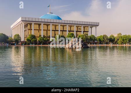 Edificio del parlamento di Oliy Majlis a Tashkent, Uzbekistan Foto Stock