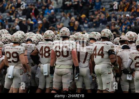 Rutherford orientale, Stati Uniti d'America. 11 dicembre 2021. U.S. West Point Military Academy Black Knights, sul campo all'inizio della partita annuale di football dell'esercito e della marina al MetLife Stadium il 11 dicembre 2021 a East Rutherford, New Jersey. L'Accademia Navale degli Stati Uniti Midshipmen sconfisse i Cavalieri neri dell'esercito 17-13 nella loro matchup del 122nd. Credito: CDT Tyler Williams/U.S.A. Army Photo/Alamy Live News Foto Stock