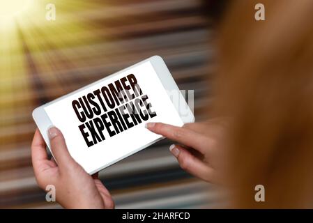 Cartello con scritto a mano esperienza del cliente. Interazione tra clienti soddisfatti e funzionalità di chiamata vocale e video dell'organizzazione Foto Stock